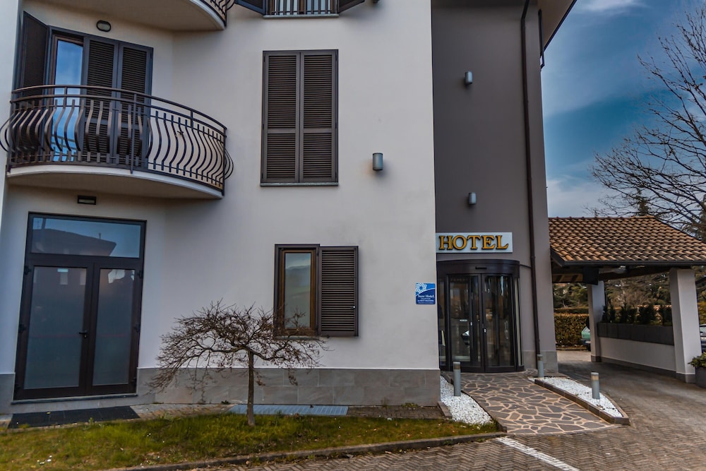 Hotel Sirio, Sure Hotel Collection by Best Western — Hotel building in Medolago, Lombardy