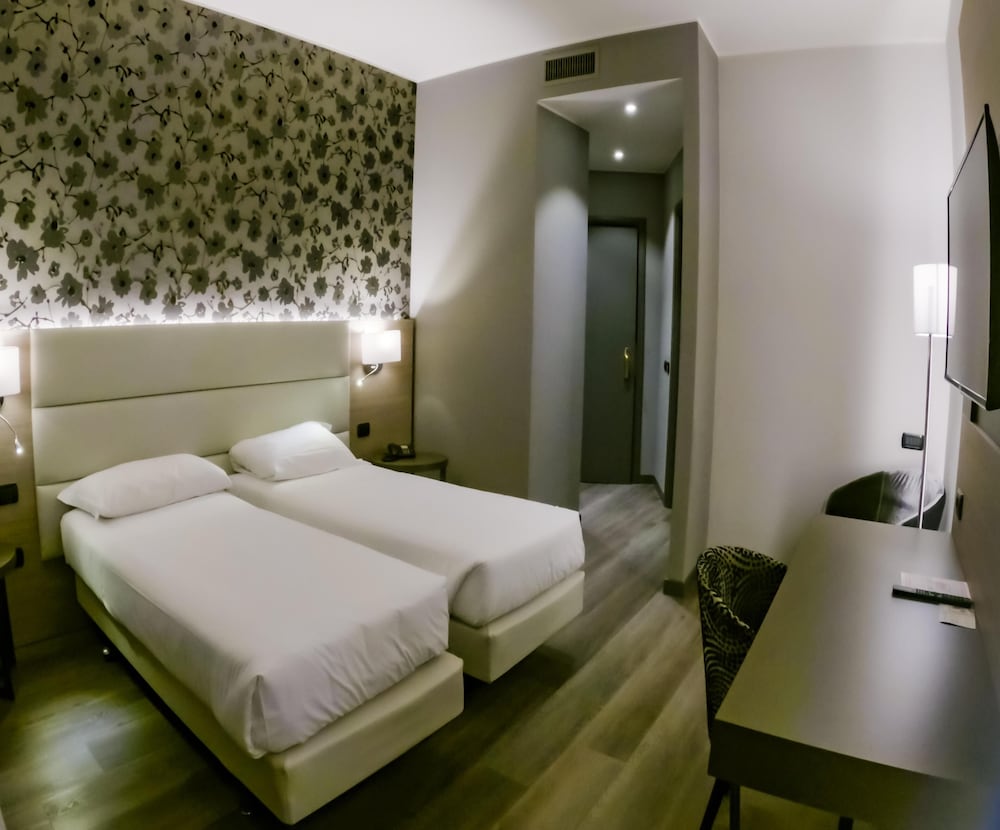 Hotel Sirio, Sure Hotel Collection by Best Western — Hotel rooms in Medolago, Lombardy