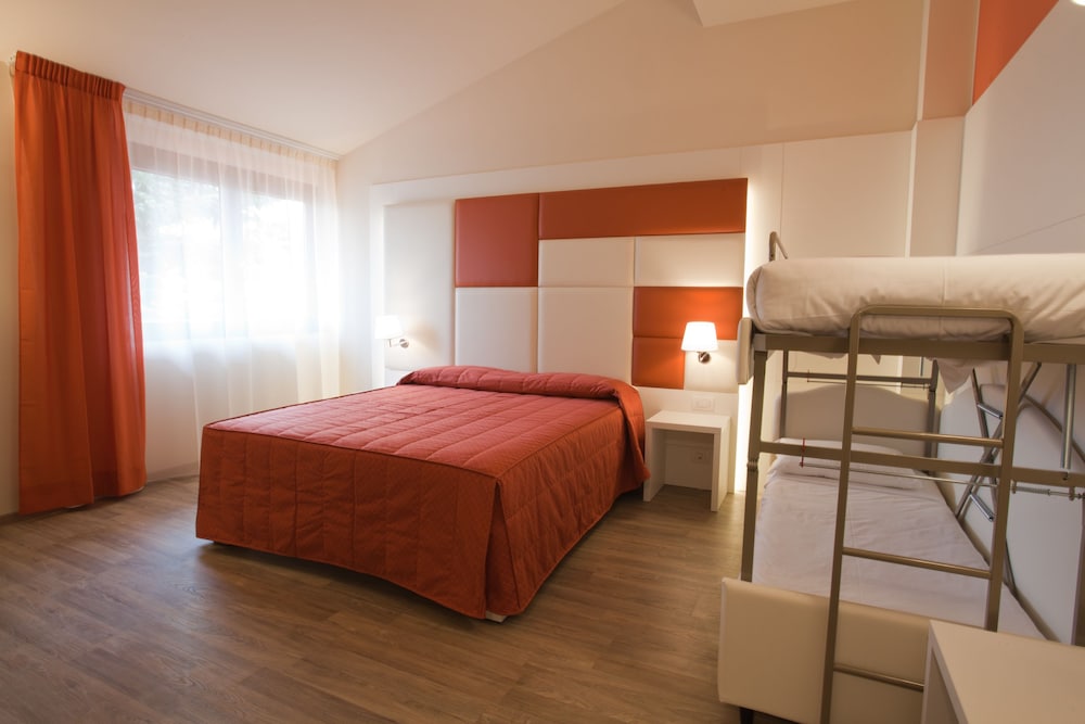 Hotel Sirio, Sure Hotel Collection by Best Western — Hotel rooms in Medolago, Lombardy