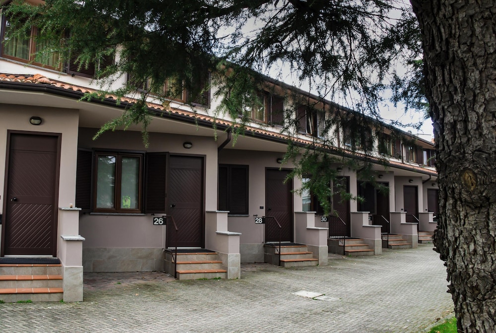 Hotel Sirio, Sure Hotel Collection by Best Western — Hotel building in Medolago, Lombardy