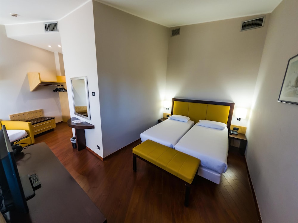 Hotel Sirio, Sure Hotel Collection by Best Western — Hotel rooms in Medolago, Lombardy