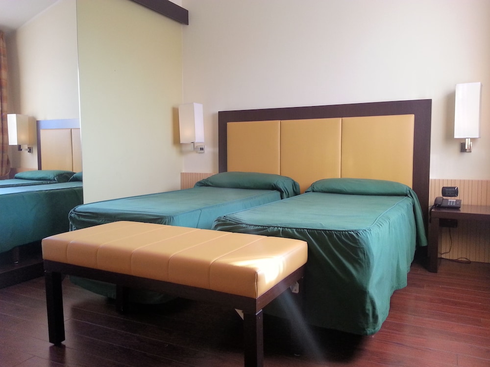 Hotel Sirio, Sure Hotel Collection by Best Western — Hotel rooms in Medolago, Lombardy
