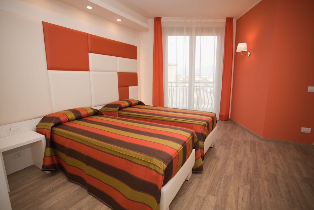 Hotel Sirio, Sure Hotel Collection by Best Western — Hotel rooms in Medolago, Lombardy
