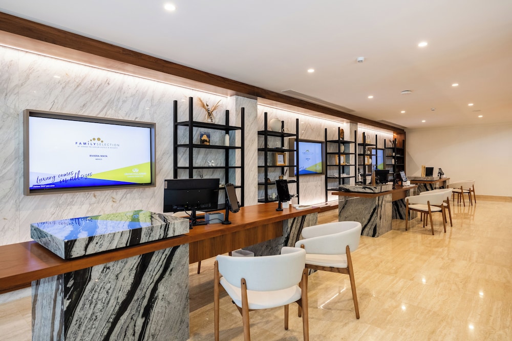 Family Selection At Grand Palladium Kantenah Resort & Spa - All Inclusive — Hotel building in Xetna, Quintana Roo