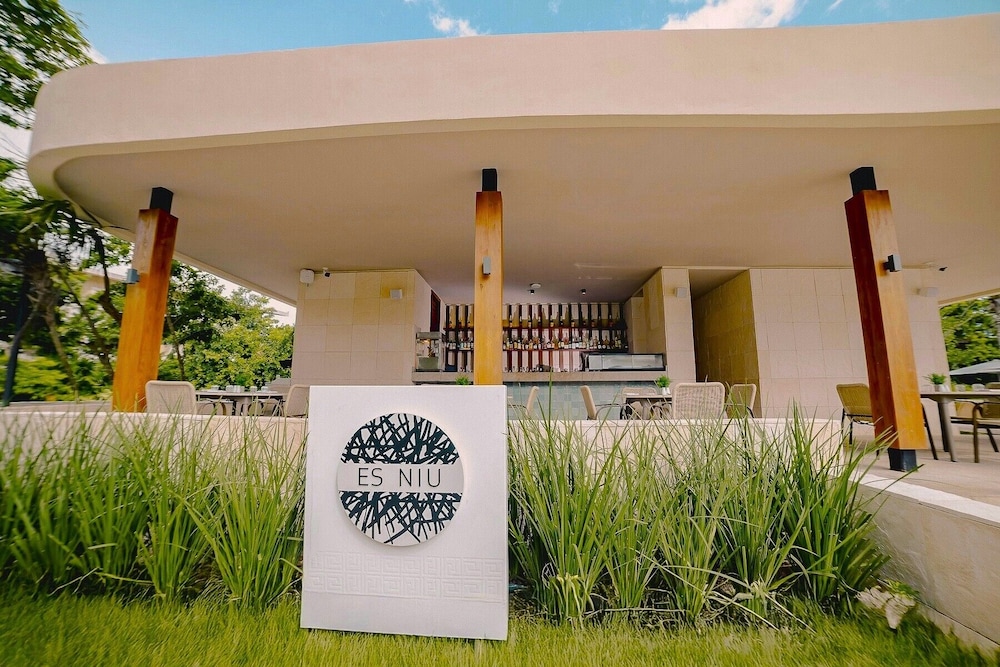 Family Selection At Grand Palladium Kantenah Resort & Spa - All Inclusive — Restaurant & bars in Xetna, Quintana Roo