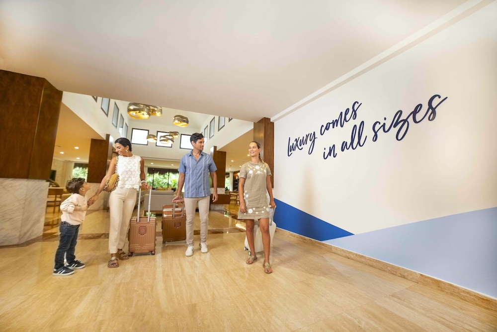 Family Selection At Grand Palladium Kantenah Resort & Spa - All Inclusive — Hotel building in Xetna, Quintana Roo