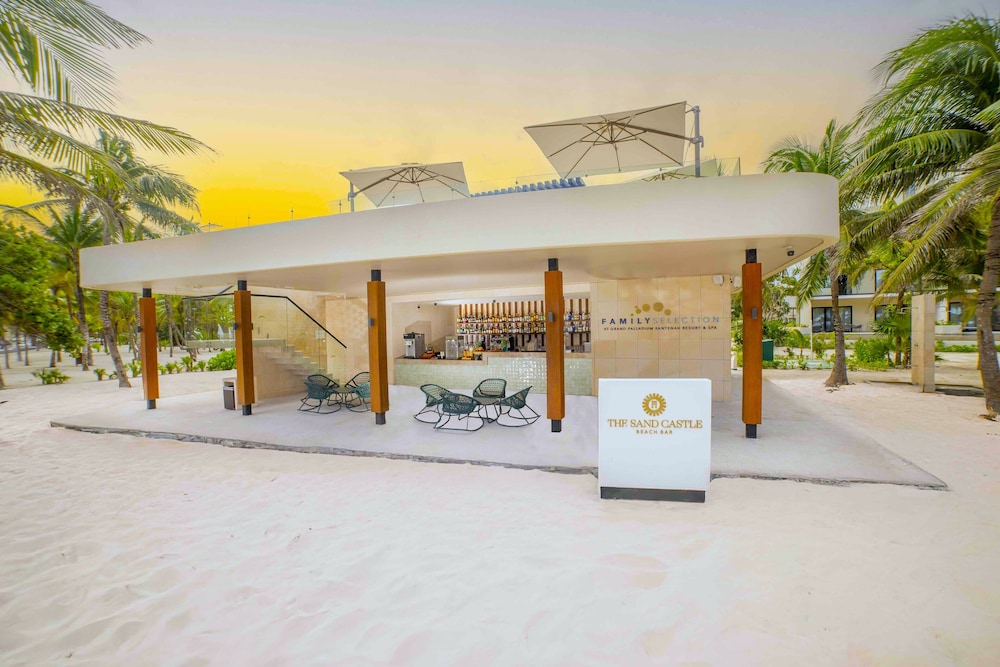 Family Selection At Grand Palladium Kantenah Resort & Spa - All Inclusive — Restaurant & bars in Xetna, Quintana Roo