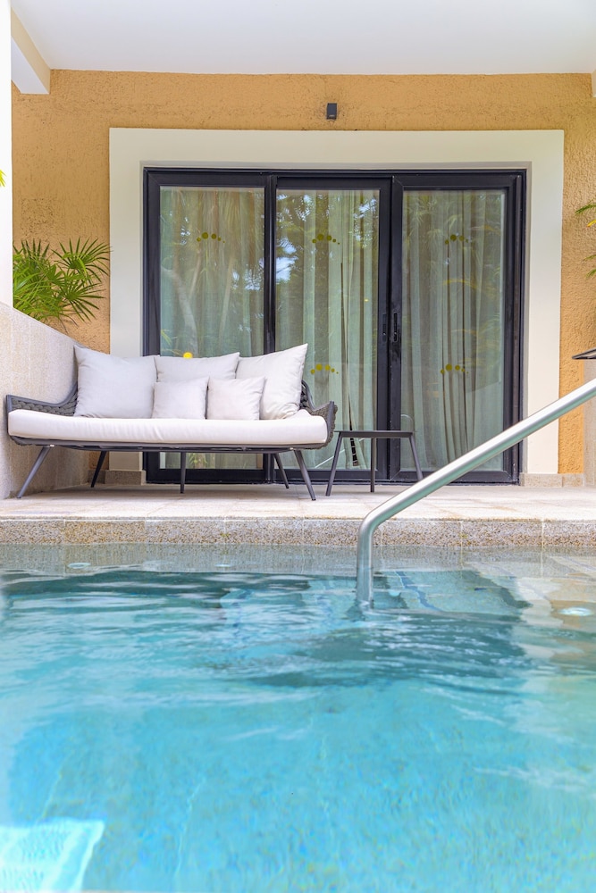 Family Selection At Grand Palladium Kantenah Resort & Spa - All Inclusive — Swimming pool in Xetna, Quintana Roo