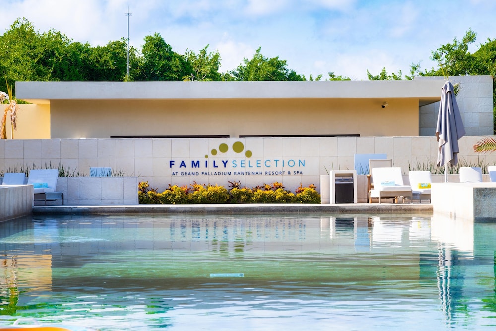 Family Selection At Grand Palladium Kantenah Resort & Spa - All Inclusive — Hotel building in Xetna, Quintana Roo