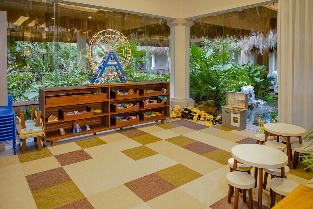 Family Selection At Grand Palladium Kantenah Resort & Spa - All Inclusive — Attractions for children in Xetna, Quintana Roo