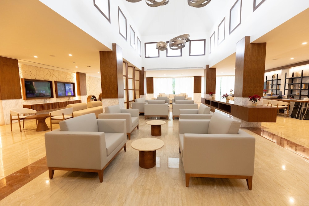 Family Selection At Grand Palladium Kantenah Resort & Spa - All Inclusive — Hotel building in Xetna, Quintana Roo