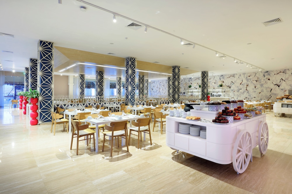 Family Selection At Grand Palladium Kantenah Resort & Spa - All Inclusive — Restaurant & bars in Xetna, Quintana Roo
