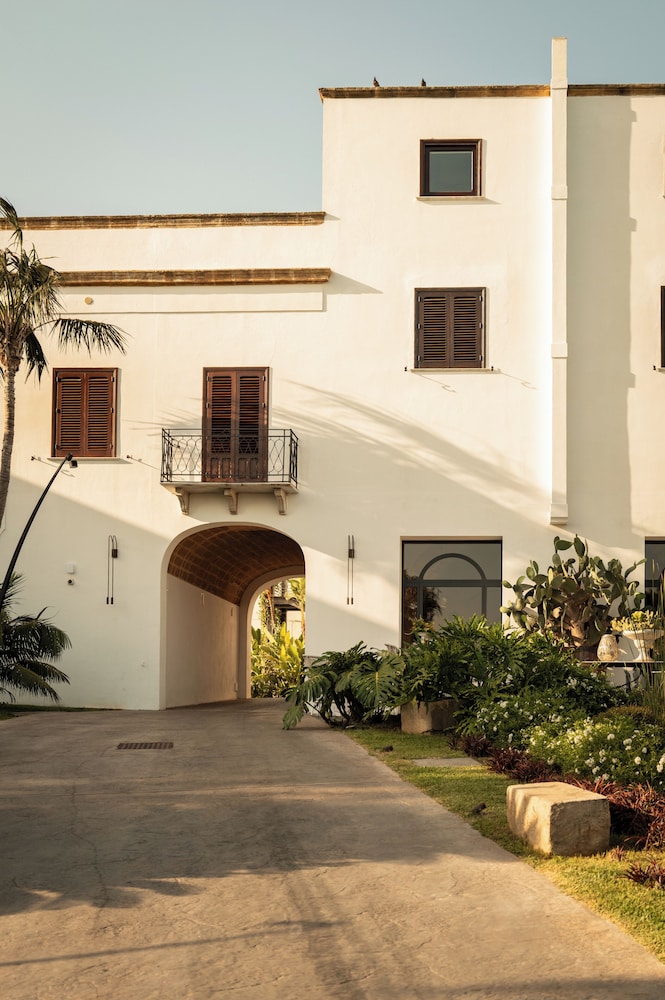 Villa Favorita — Hotel building in Marsala, Sicily