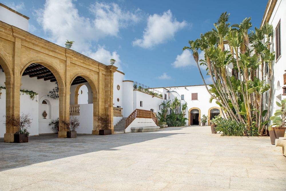 Villa Favorita — Hotel building in Marsala, Sicily