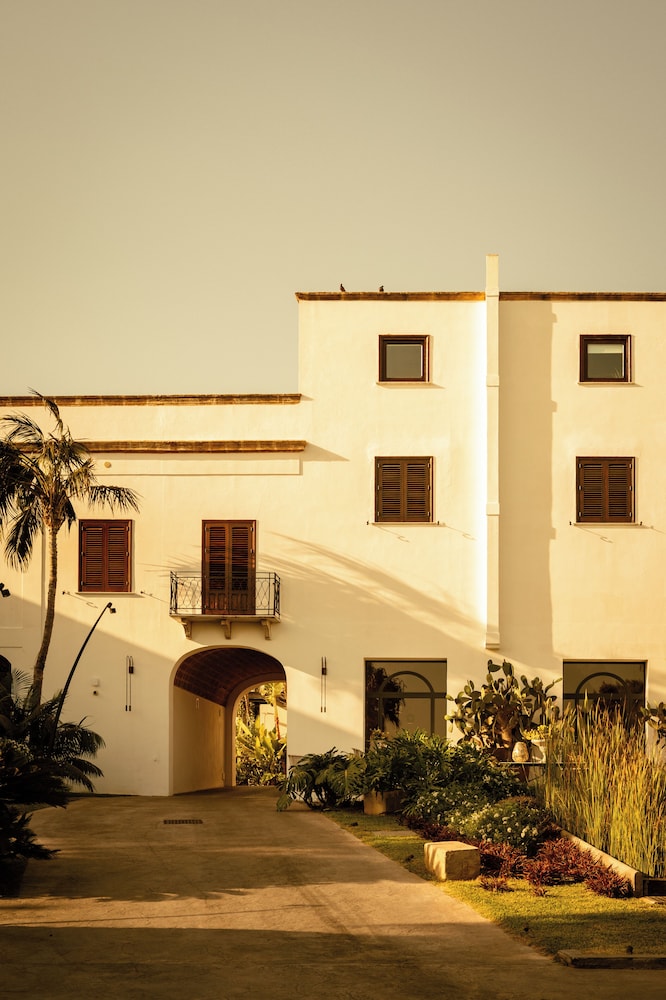 Villa Favorita — Hotel building in Marsala, Sicily