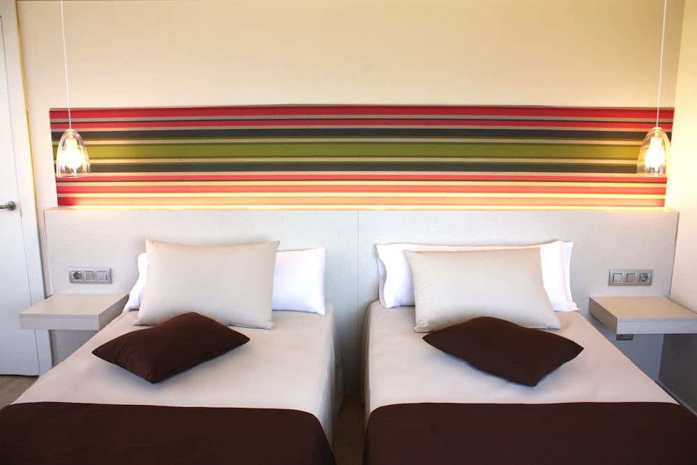 ALEGRIA Plaza Paris — Hotel rooms in Lloret de Mar, Catalonia