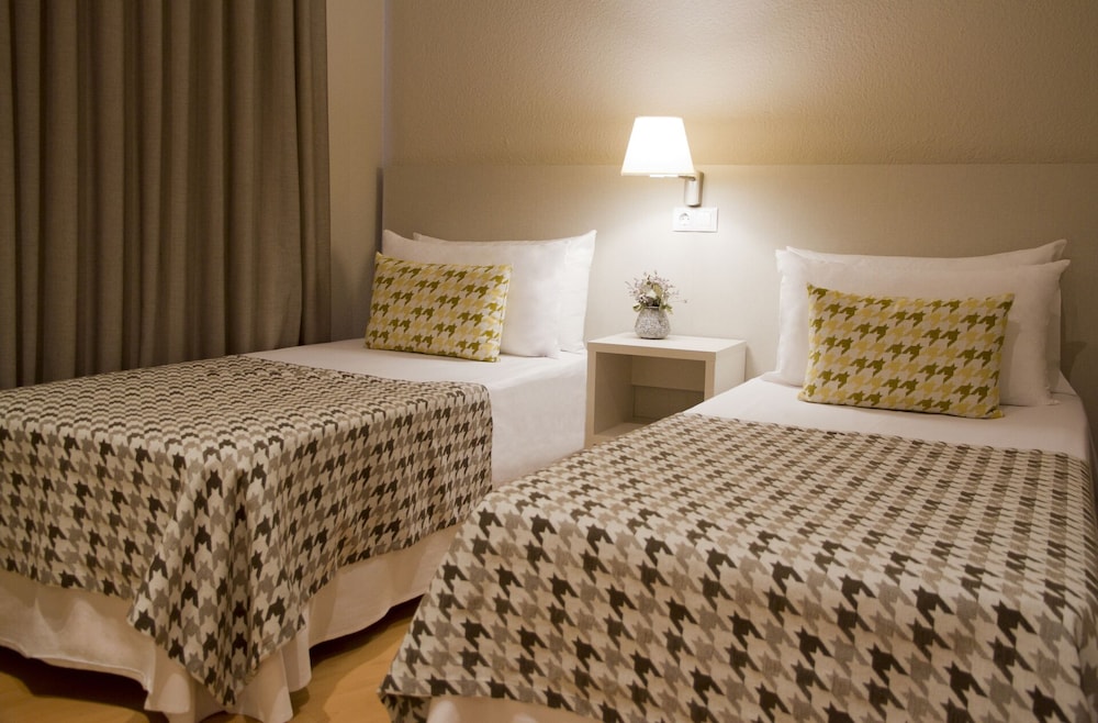 ALEGRIA Plaza Paris — Hotel rooms in Lloret de Mar, Catalonia