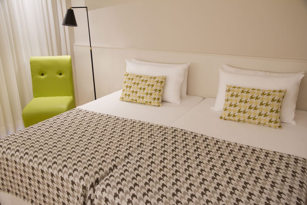 ALEGRIA Plaza Paris — Hotel rooms in Lloret de Mar, Catalonia