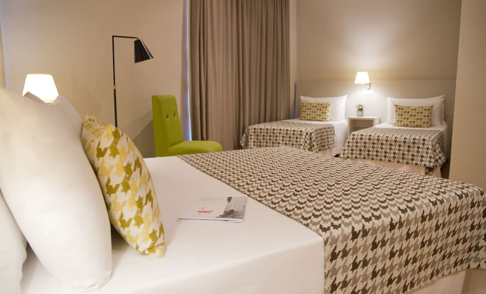 ALEGRIA Plaza Paris — Hotel rooms in Lloret de Mar, Catalonia