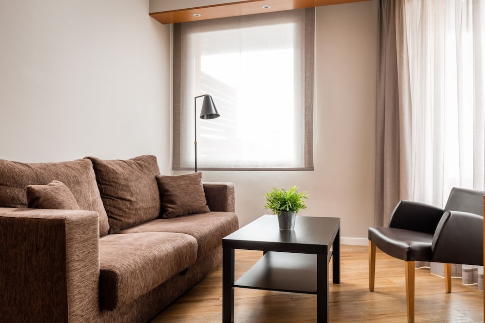 ALEGRIA Plaza Paris — Hotel rooms in Lloret de Mar, Catalonia