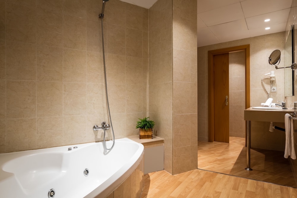 ALEGRIA Plaza Paris — Hotel rooms in Lloret de Mar, Catalonia
