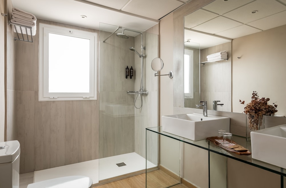 ALEGRIA Plaza Paris — Hotel rooms in Lloret de Mar, Catalonia