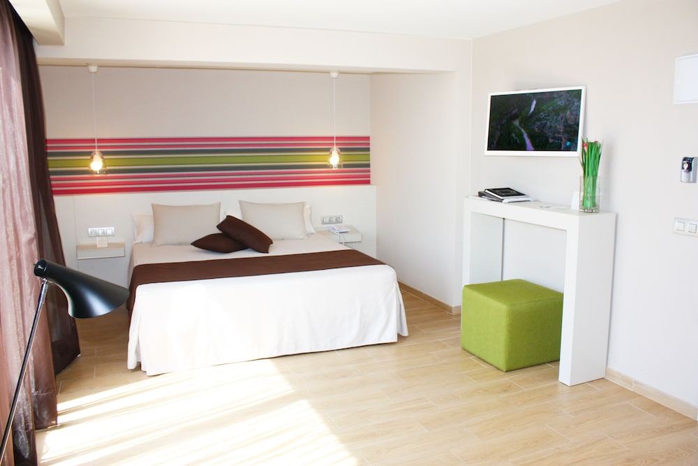 ALEGRIA Plaza Paris — Hotel rooms in Lloret de Mar, Catalonia