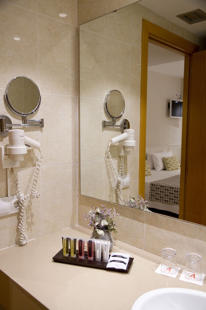 ALEGRIA Plaza Paris — Hotel rooms in Lloret de Mar, Catalonia