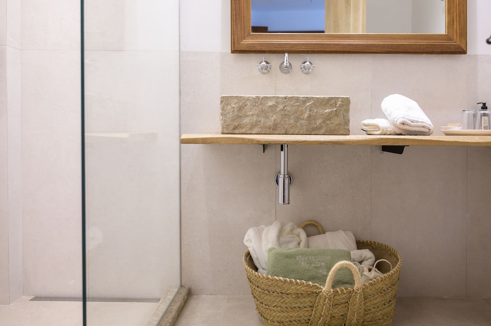 Hotel Es Port — Hotel rooms in Puerto de Soller, Balearic Islands
