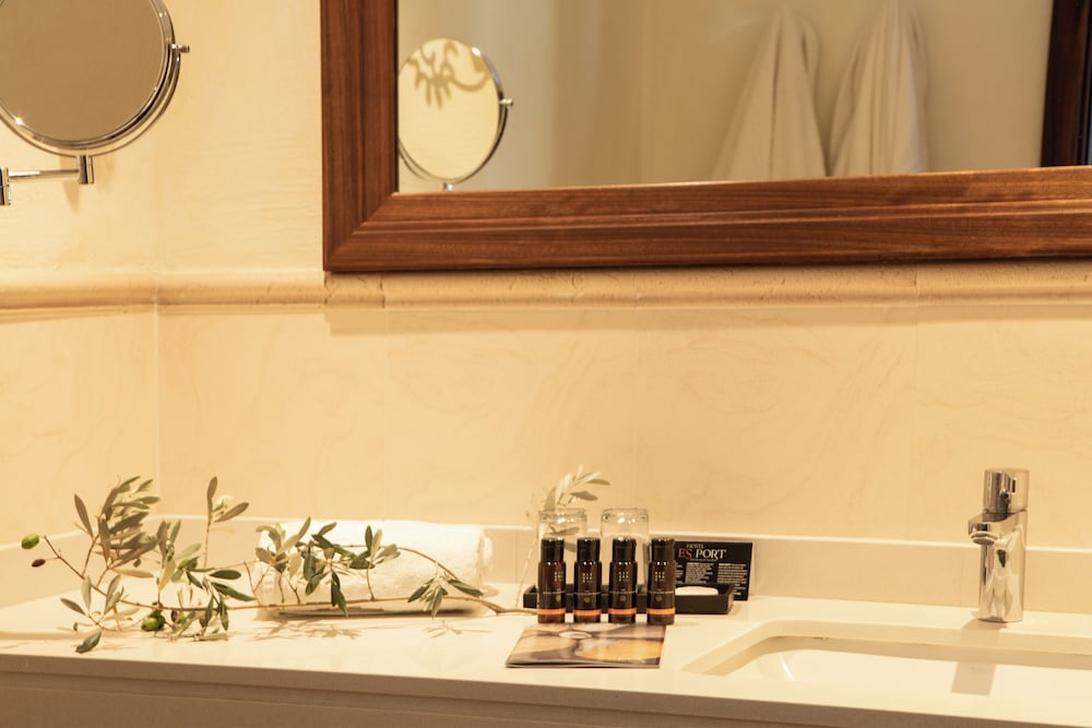 Hotel Es Port — Hotel rooms in Puerto de Soller, Balearic Islands