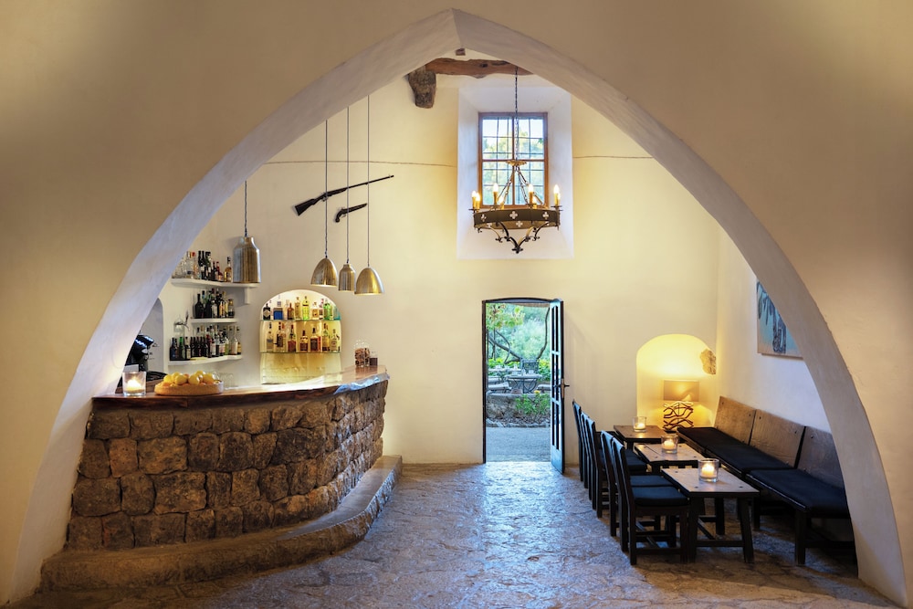 Hotel Es Port — Restaurant & bars in Puerto de Soller, Balearic Islands