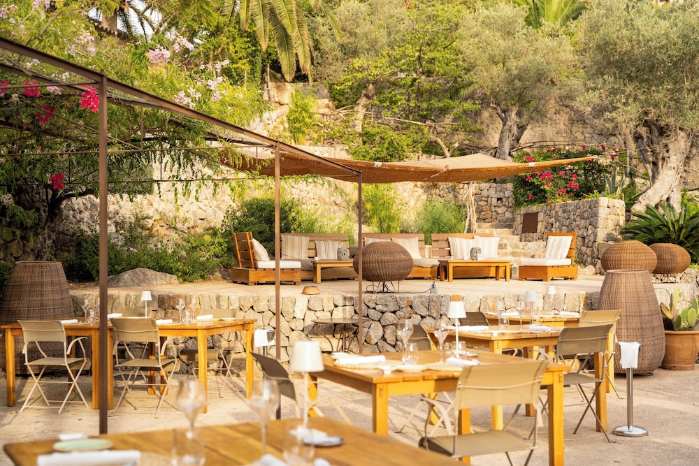 Hotel Es Port — Restaurant & bars in Puerto de Soller, Balearic Islands
