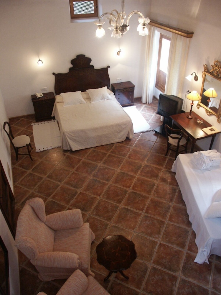 Hotel Es Port — Hotel rooms in Puerto de Soller, Balearic Islands
