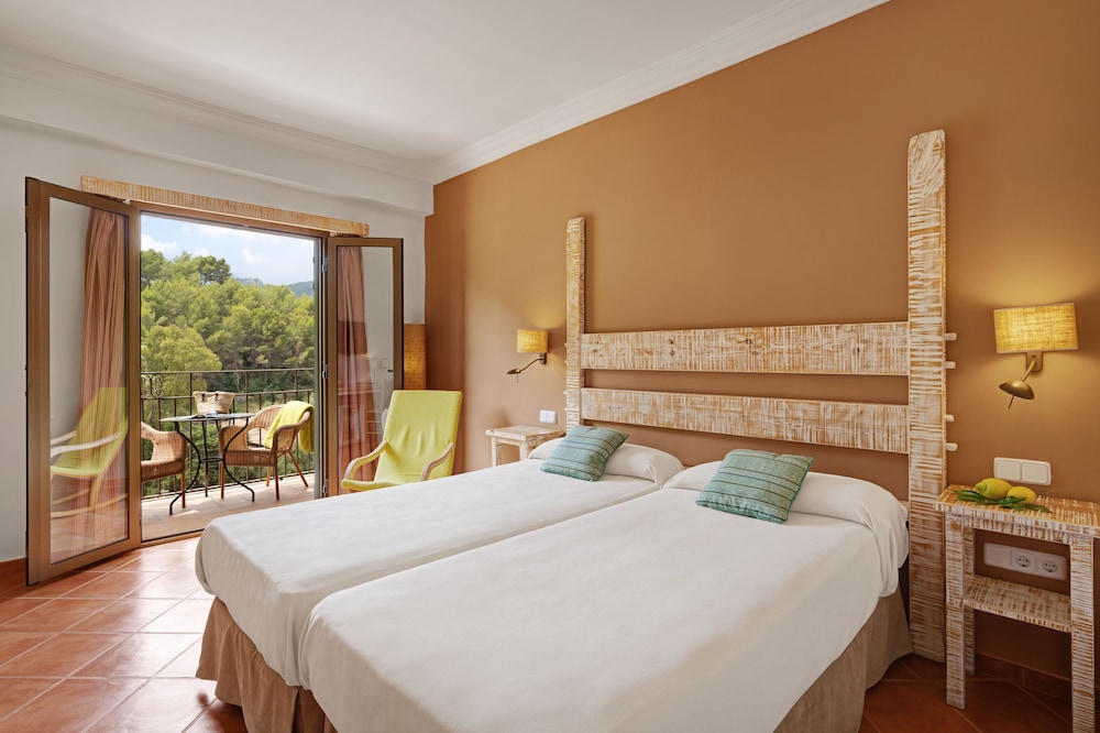 Hotel Es Port — Hotel rooms in Puerto de Soller, Balearic Islands