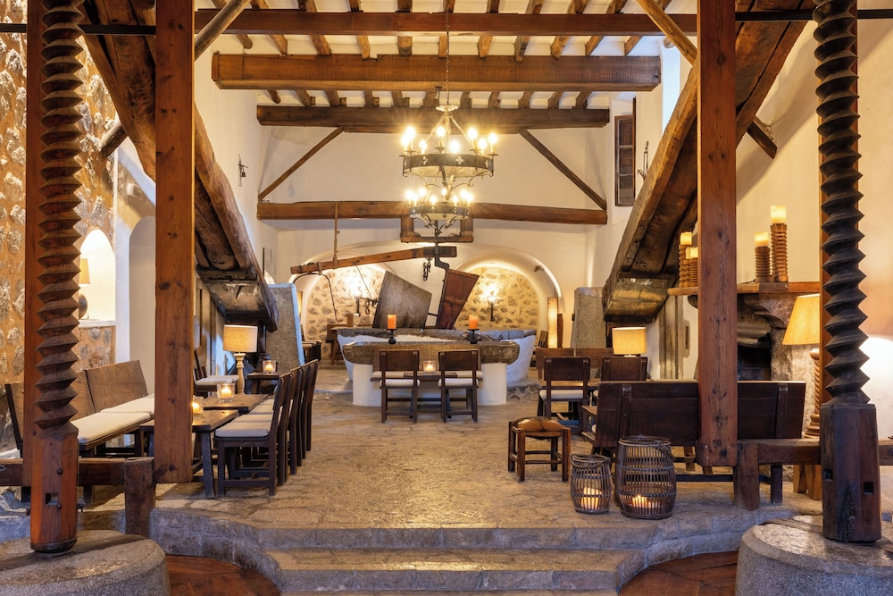 Hotel Es Port — Restaurant & bars in Puerto de Soller, Balearic Islands