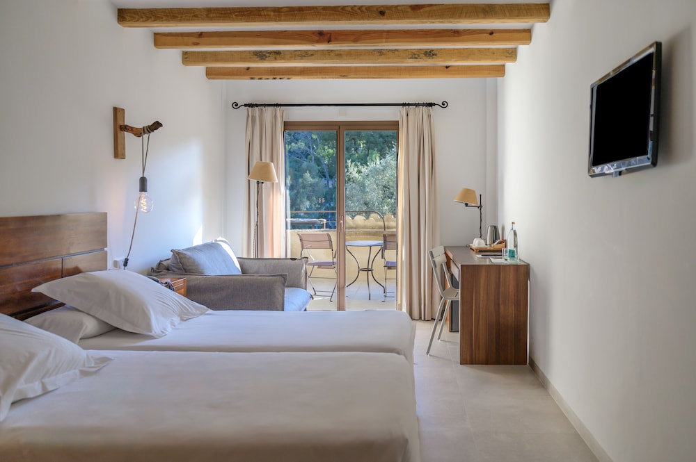 Hotel Es Port — Hotel rooms in Puerto de Soller, Balearic Islands