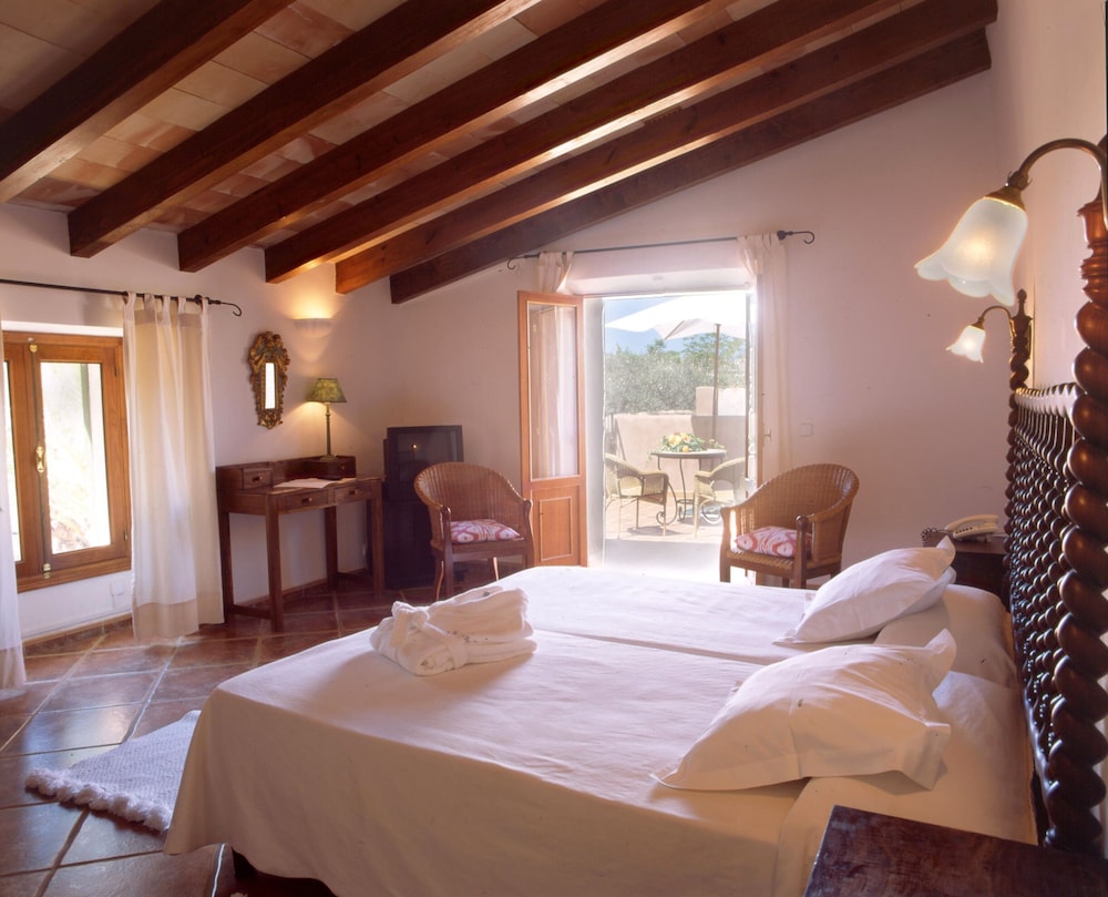 Hotel Es Port — Hotel rooms in Puerto de Soller, Balearic Islands