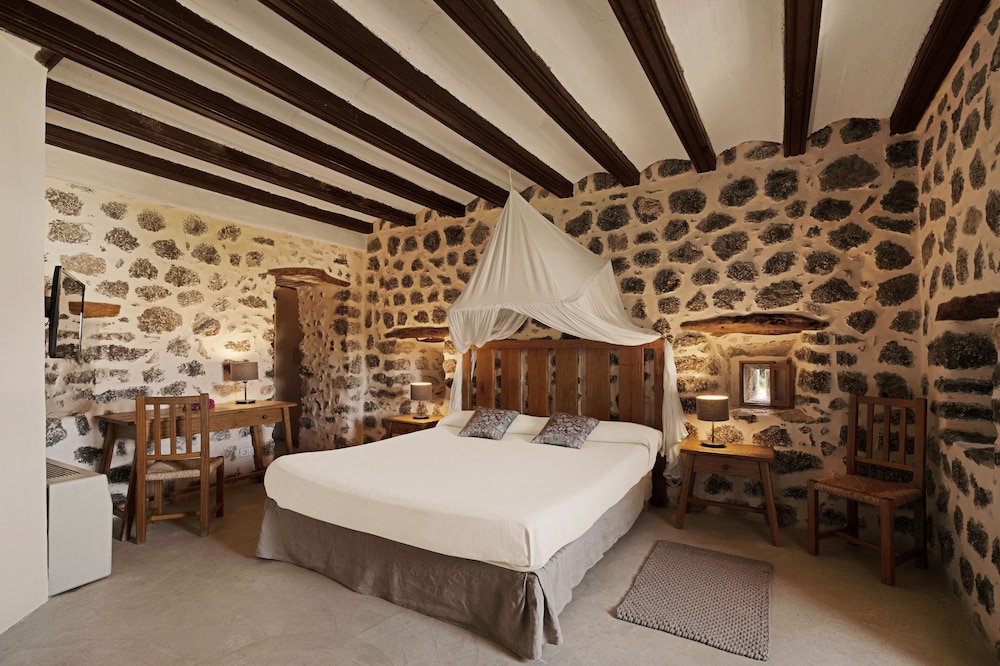 Hotel Es Port — Hotel rooms in Puerto de Soller, Balearic Islands