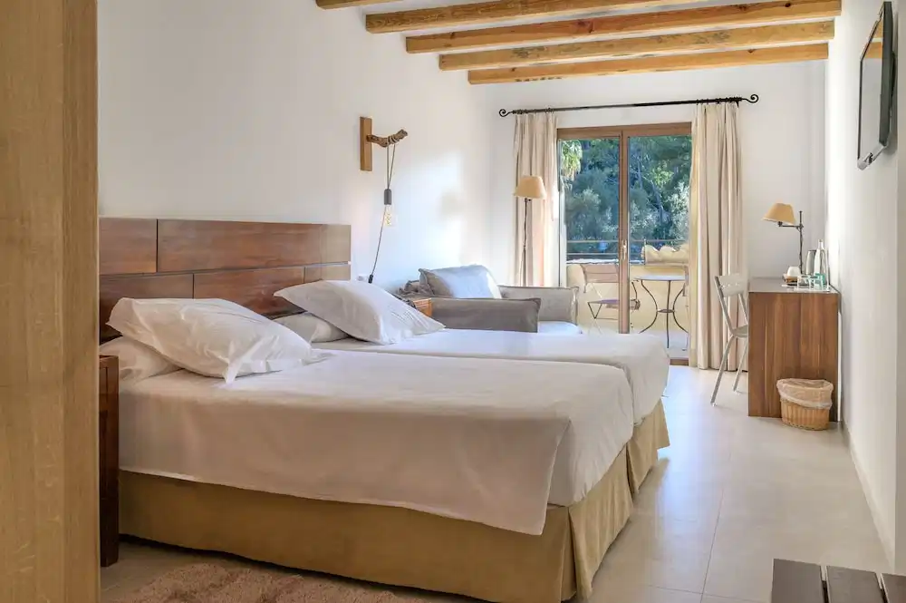 Hotel Es Port — Hotel rooms in Puerto de Soller, Balearic Islands
