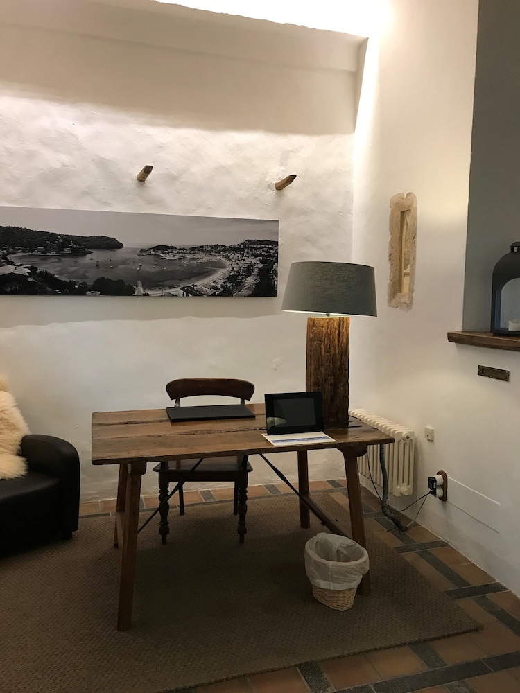 Hotel Es Port — Hotel building in Puerto de Soller, Balearic Islands