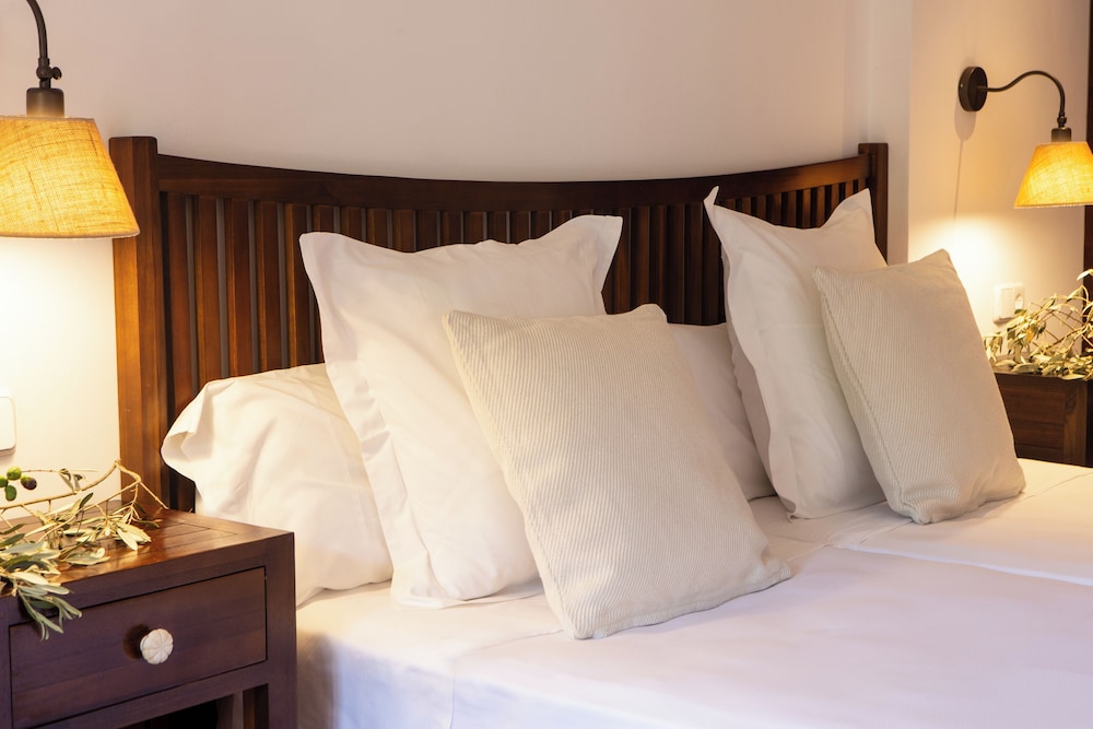 Hotel Es Port — Hotel rooms in Puerto de Soller, Balearic Islands