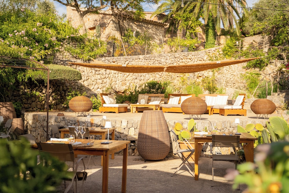 Hotel Es Port — Restaurant & bars in Puerto de Soller, Balearic Islands