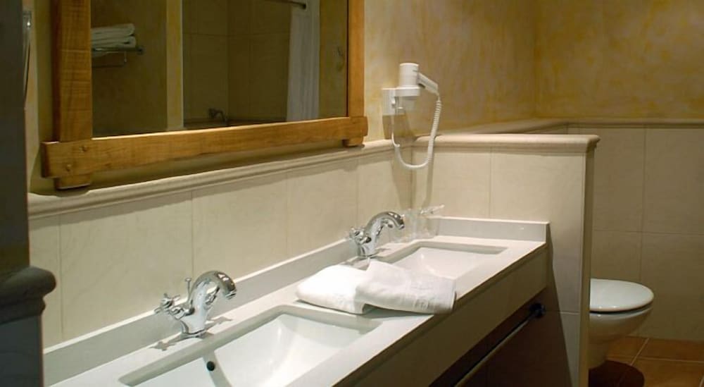 Hotel Es Port — Hotel rooms in Puerto de Soller, Balearic Islands