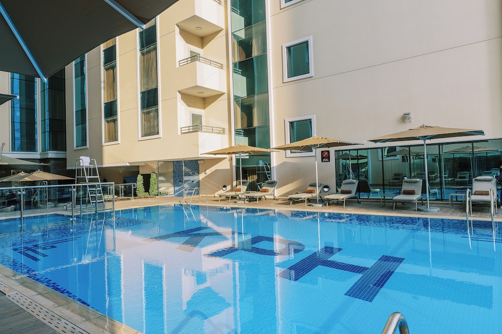 Khalidia Palace Hotel Dubai — Swimming pool in Dubai
