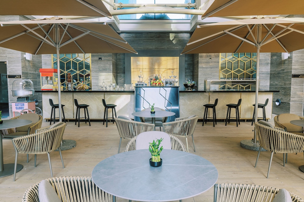 Khalidia Palace Hotel Dubai — Restaurant & bars in Dubai