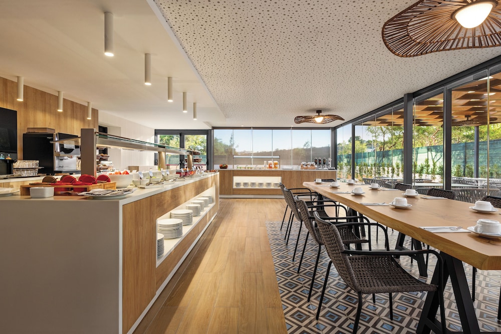 Wyndham Residences Alvor Beach — Restaurant & bars in Alvor, Faro