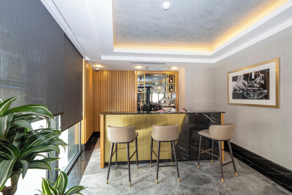 Hotel Ravi — Restaurant & bars in Istanbul, Istanbul