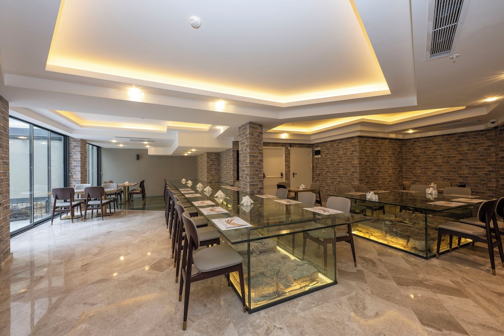 Hotel Ravi — Restaurant & bars in Istanbul, Istanbul