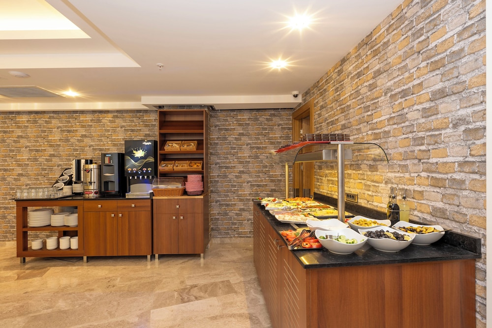 Hotel Ravi — Restaurant & bars in Istanbul, Istanbul