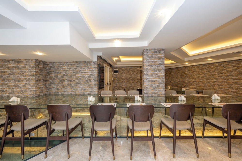 Hotel Ravi — Restaurant & bars in Istanbul, Istanbul